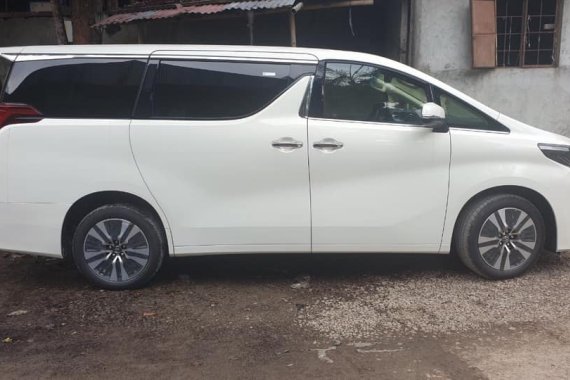 Selling Brand New 2019 Toyota Alphard in Quezon City 
