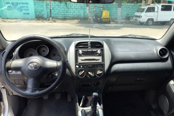 Selling 2nd Hand Toyota Rav4 2004 in Caloocan