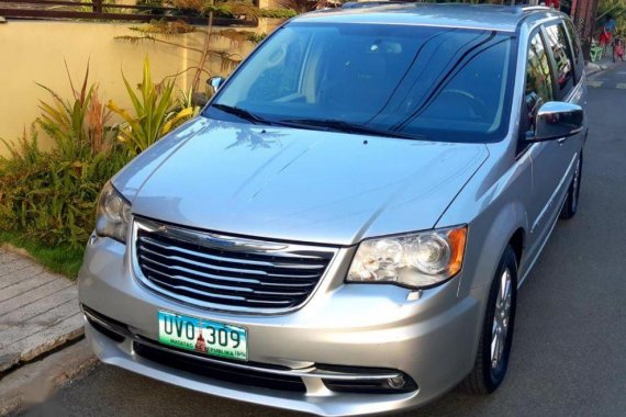 2nd Hand Chrysler Town And Country 2012 at 42000 km for sale