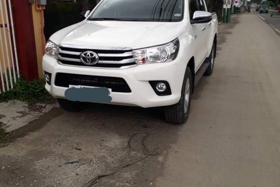Selling White Toyota Hilux 2018 Manual Diesel in Bulacan