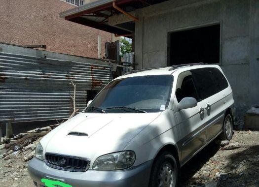 Selling 2nd Hand Kia Carnival 2000 in Biñan