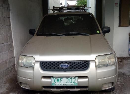 Selling 2nd Hand Ford Escape 2004 in Carmona