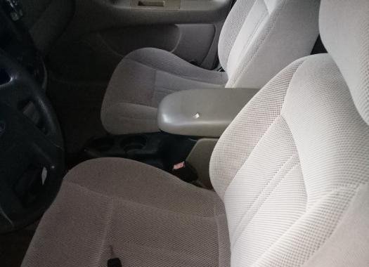 Selling 2nd Hand Ford Escape 2004 in Carmona