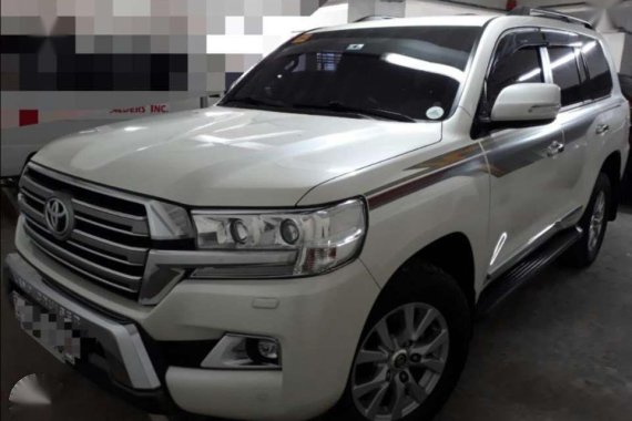 Selling Toyota Land Cruiser 2017 at 20000 km in Angono