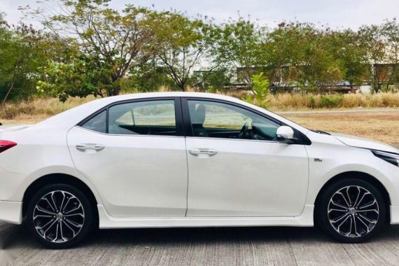 Pearl White Toyota Corolla Altis 2014 Automatic Gasoline for sale in Baguio