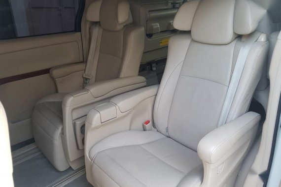 Sell 2nd Hand 2011 Toyota Alphard Automatic Gasoline at 64000 km in Quezon City