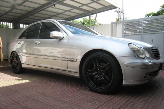 Sell 2nd Hand 2001 Mercedes-Benz C200 Automatic Gasoline at 70000 km in Manila