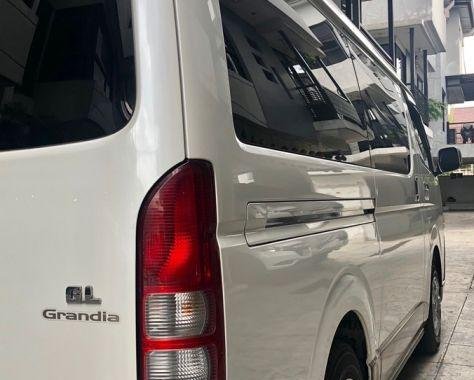 Sell 2nd Hand 2013 Toyota Hiace at 36000 km in Pasig