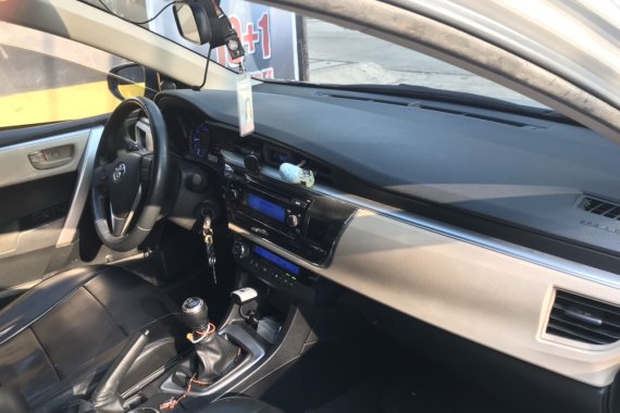 Selling 2nd Hand Toyota Corolla Altis 2013 in Makati 