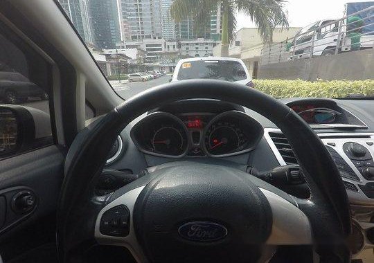 White Ford Fiesta 2011 for sale Automatic