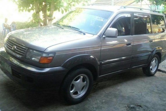 Selling 2nd Hand Toyota Revo 2000 in San Fernando