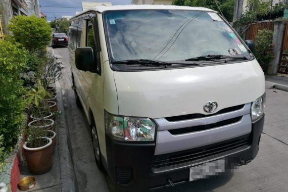 Selling Toyota Hiace 2015 Manual Diesel in Biñan