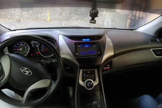 Selling Hyundai Elantra Manual 2012 