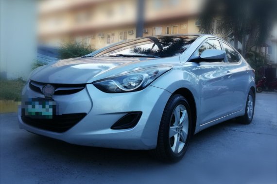 Selling Hyundai Elantra Manual 2012 