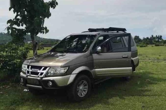 2nd Hand Isuzu Crosswind 2011 SUV at 85000 km for sale