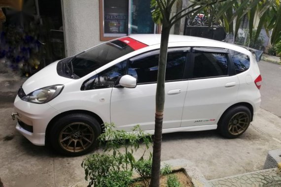 Sell White 2013 Honda Jazz Hatchback in Manila