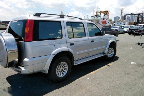 Selling 2nd Hand Ford Everest 2004 in Manila