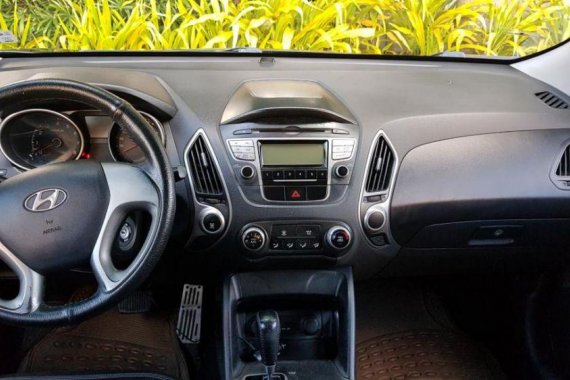 2nd Hand Hyundai Tucson 2010 Automatic Gasoline for sale in General Trias