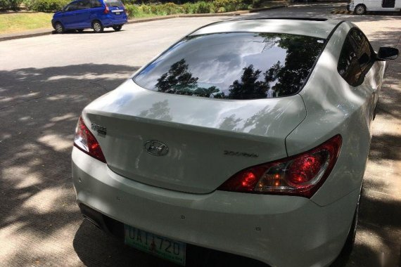 2nd Hand Hyundai Genesis 2013 Coupe at 40000 km for sale