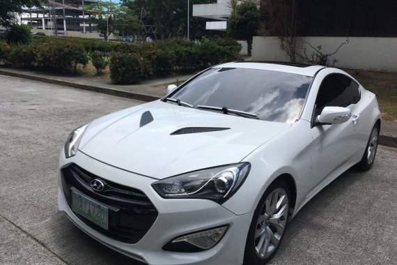 2nd Hand Hyundai Genesis 2013 Coupe at 40000 km for sale