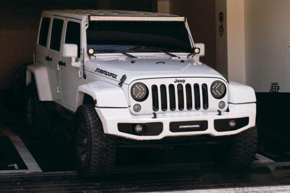 White Jeep Wrangler 2016 at 27000 km for sale