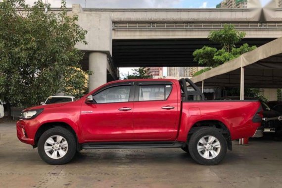 Selling 2nd Hand Toyota Hilux 2016 Automatic Diesel in Makati