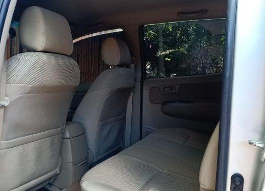 Selling Used Toyota Hilux 2011 in Legazpi