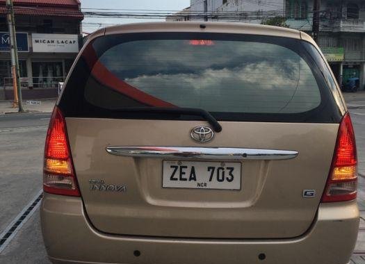 Selling Used Toyota Innova 2006 at 80000 km in Makati