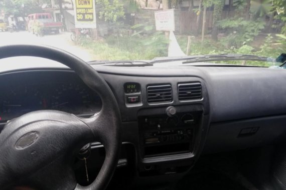 Toyota Hilux 2004 Manual Diesel for sale in Surigao City