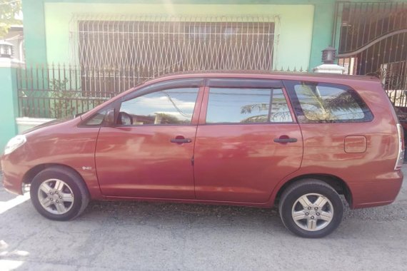 Red Toyota Innova 2005 for sale in Talavera