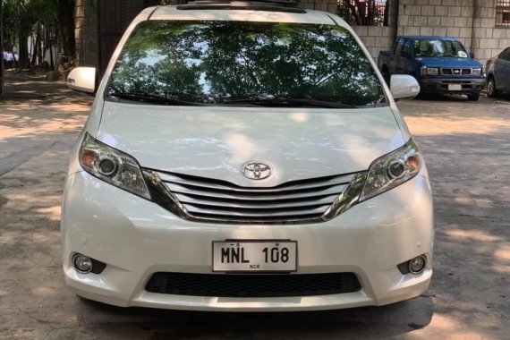 Selling White Toyota Sienna 2014 Van Automatic Gasoline at 24000 km in Quezon City