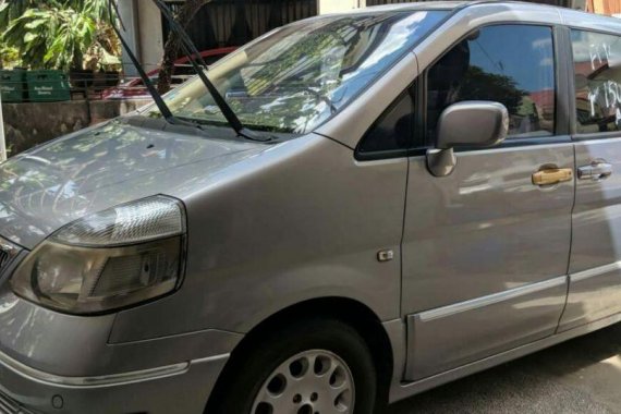 Selling Nissan Serena 2002 in Marikina