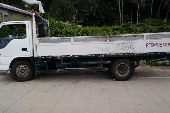 Selling White Isuzu Nhr 2000 Truck Manual Diesel 