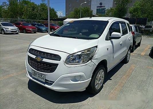 Sell White 2015 Chevrolet Spin at 73823 km