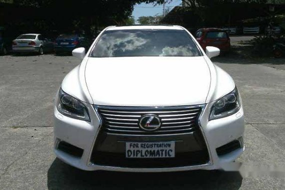 White Lexus Ls 460 2013 at 43175 km for sale 