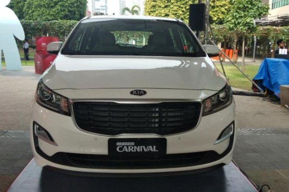 Selling Brand New Kia Grand Carnival 2019 Automatic Diesel in Manila