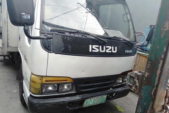 Selling Isuzu Elf 2002 Van Manual Diesel in Quezon City