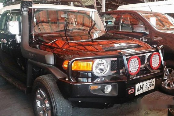 Black Toyota Fj Cruiser 2014 at 38000 km for sale