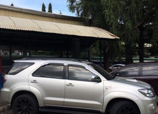 Selling Toyota Fortuner 2005 Automatic Diesel in Lipa