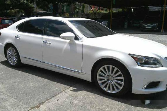 White Lexus Ls 460 2013 at 43175 km for sale 