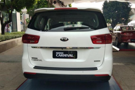 Selling Brand New Kia Grand Carnival 2019 Automatic Diesel in Manila