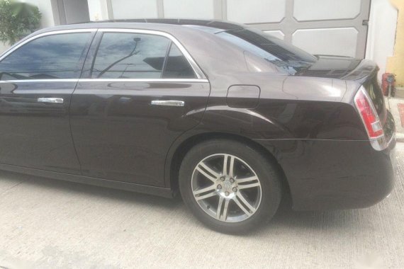 Selling Brown Chrysler 300c 2012 in Quezon City