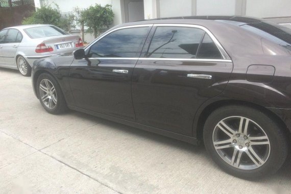 Selling Brown Chrysler 300c 2012 in Quezon City