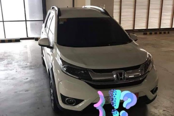 Selling 2nd Hand White Honda Br-V 2017