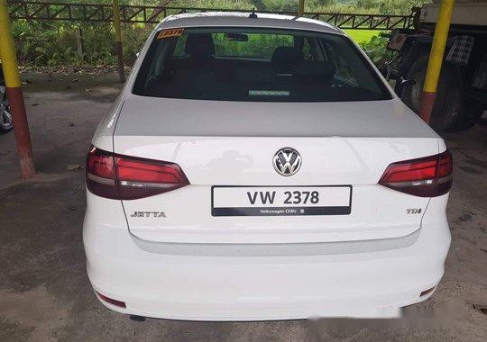 White Volkswagen Jetta 2017 at 10000 km for sale