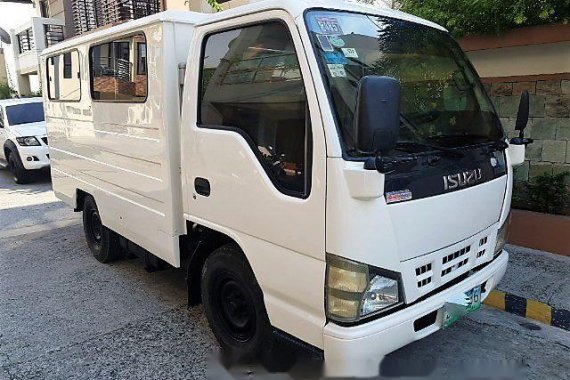 Selling Isuzu Elf 2005 Manual Diesel in Quezon City 