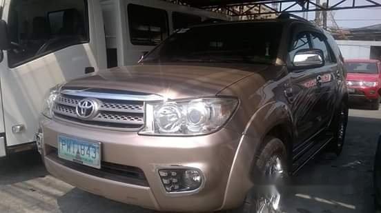 Selling Beige Toyota Fortuner 2010 at 85000 km 