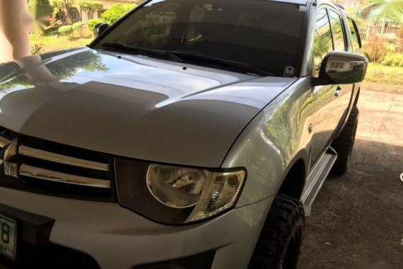 Selling Mitsubishi Strada 2010 Manual Diesel in Mariveles