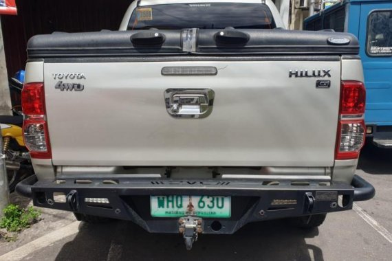 2nd Hand Toyota Hilux 2013 at 100000 km for sale