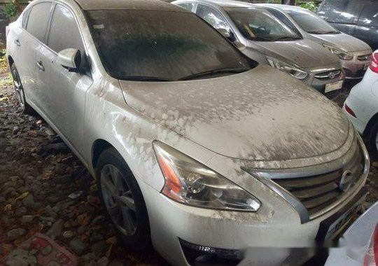 Selling White Nissan Altima 2015 at 16000 km in Makati